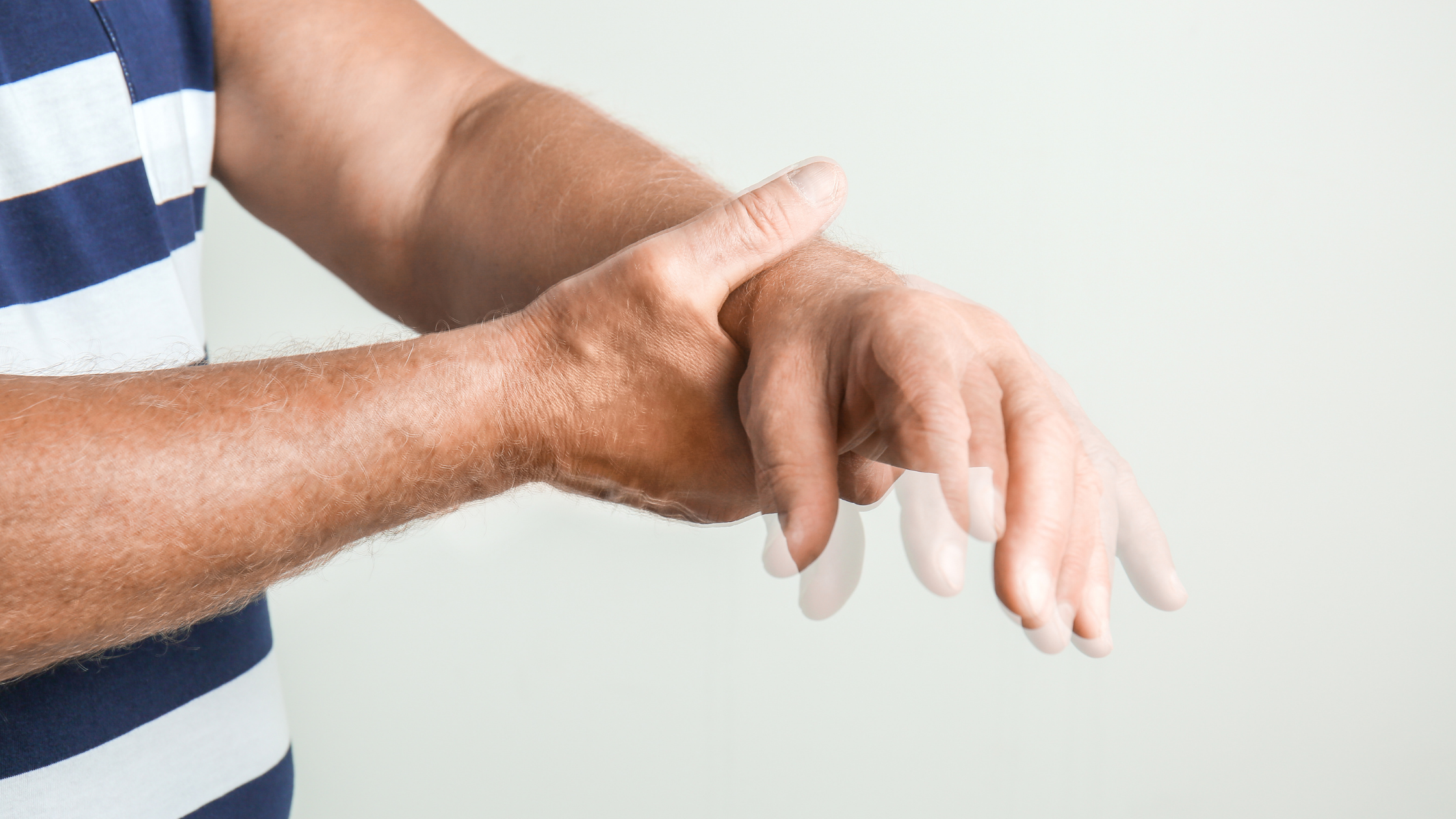 shaky hand with parkinson's disease